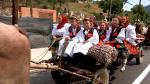 "Fiii satului" s-au întors acasă. Paradă a căruţelor şi petreceri cu pălincă în cinstea românilor care au revenit din străinătate