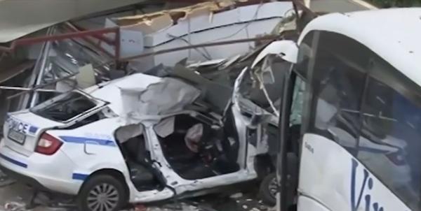 Doi poliţişti bulgari au murit într-un accident provocat de şoferul unui autobuz cu migranţi ilegali