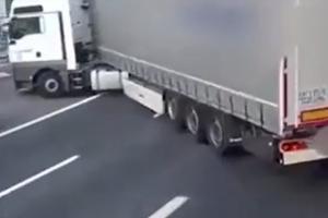 Doi șoferi au rămas fără permis și fără 8.000€, după o manevră "criminală" pe o autostradă din Italia. Unul dintre ei a rămas și fără camion
