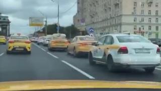 Panică totală în Moscova. Un hacker a chemat toate taxi-urile în centrul capitalei Rusiei şi a creat un ambuteiaj masiv: Anonymous a revendicat atacul