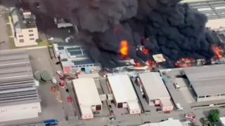 Explozie la o uzină chimică din Milano. Mai mulţi angajaţi au fost răniţi în incendiu, sau otrăviţi de fumul toxic