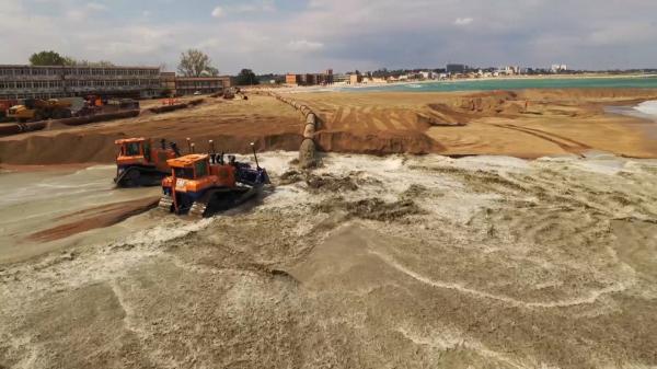 11 kilometri noi de plajă pe litoralul românesc: turiştii nu vor mai scoate bani din buzunare pentru șezlonguri