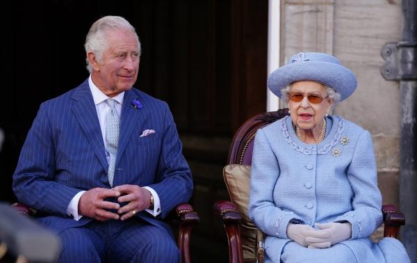 Cât de gravă este starea Reginei Elisabeta a II-a. Un istoric explică mesajul simbolic transmis de Palatul Buckingham