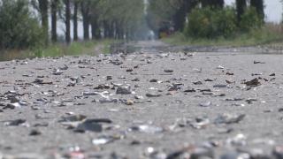 Strada din Buzău care a trimis zeci de şoferi în vulcanizare, din cauza neglijenţei unui şofer de TIR: "Peste 20 de maşini au făcut pană"