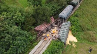 Un tren de marfă, plin cu cereale din Ucraina, a deraiat în Mureş. Două vagoane au sărit de pe şinele vechi de 80 de ani