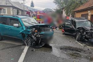 7 copii au fost răniţi, după ce un şofer băut a intrat în maşina în care se aflau, în Bistriţa-Năsăud