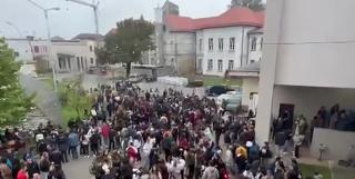 Sute de elevi din Baia Mare au intrat în grevă, supăraţi că lucrările de reabilitare ale liceului lor nu au fost terminate