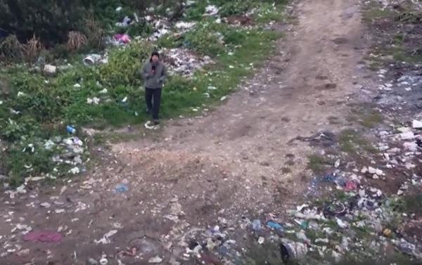 "Delta" din Carpaţi, sufocată de gunoaie. Autorităţile ştiu că există acolo un depozit ilegal de deşeuri, dar au soluţia pentru a-l desfiinţa