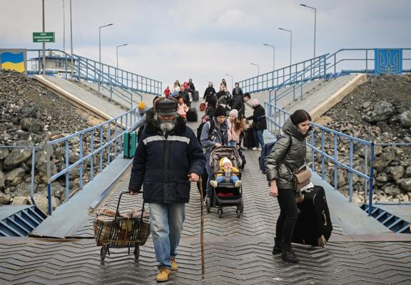 România se pregăteşte pentru un nou val de refugiaţi ucraineni. Guvernul ar putea cheltui şi 400 de milioane de lei