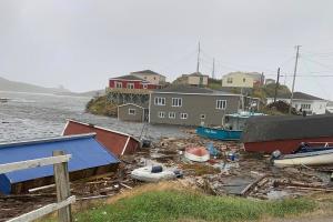 Uraganul Fiona a făcut prăpăd în estul Canadei. Peste jumătate de milion de case fără curent, copaci smulşi, o femeie dată dispărută