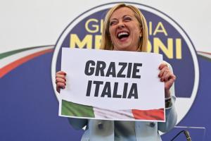 Italia va avea un guvern de extremă dreapta, pentru prima dată după Al Doilea Război Mondial. Viktor Orban a felicitat-o primul pe Giorgia Meloni
