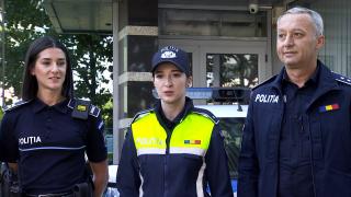 Agenţii din Poliţia Română s-au trezit cu uniforma "furată" de colegii de la Locală. Apucaseră să o poarte doar în poze de prezentare