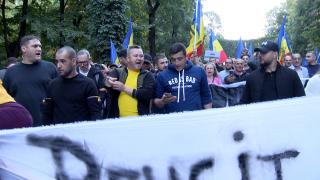 George Simion se aştepta să aibă mai mulţi români alături, la protestul AUR, dar a găsit o explicaţie pentru prezenţa redusă