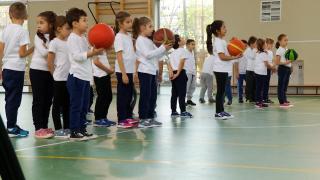 Copiii, încurajaţi să facă sport: primăriile vor fi obligate să aloce 30% din buget pentru activităţi sportive