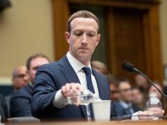 Mark Zuckerberg se teme de recesiune. 12.000 de angajați ai Facebook ar putea fi concediați