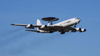 "Ochii din aer" ai NATO: Cum supraveghează aeronava AWACS mișcările de trupe de pe frontul din Ucraina
