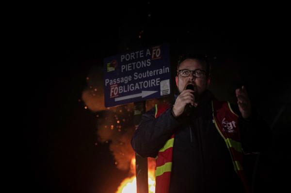 Franţa s-ar putea confrunta cu o grevă generală de săptămâna viitoare. Un puternic sindicat cere salarii mai mari cu 10%