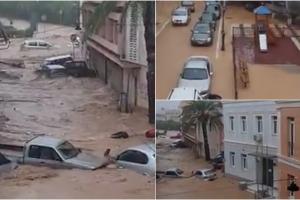 Infern în paradisul din Creta: Furtunile au făcut ravagii, marea a înghiţit plajele şi s-a revărsat pe străzi