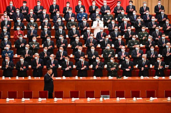 China, pregătită pentru un mandat pe viață al lui Xi Jinping. Culisele congresului în care fostul președinte a fost evacuat cu forța