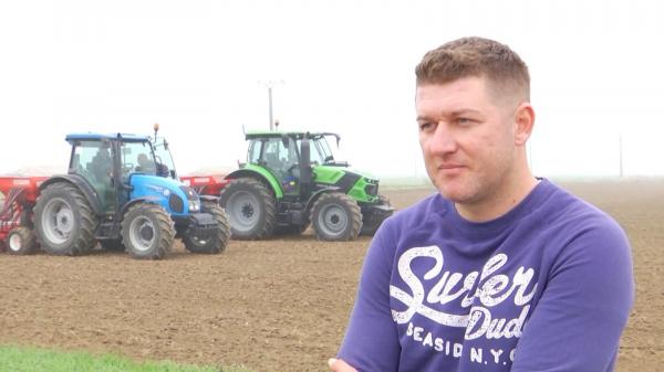 Csaba Nagy, fermierul care face agricultură ecologică: tractoarele care merg singure economisesc motorină şi seminţe