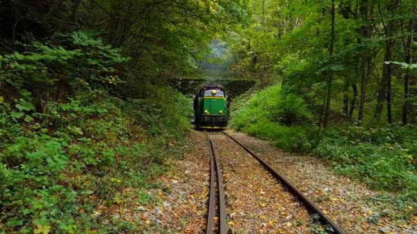 Locul din România pe care foarte puţini dintre noi îl ştiu: prima cale ferată construită în ţară şi peisaje ireale nu atrag mai mult de 10.000 de turişti anual