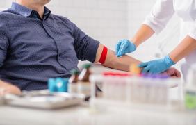 Situaţie critică la Centrul de Transfuzii Sanguine Ploieşti, din cauza numărului mic de donatori. Cantitatea de sânge strânsă s-a înjumătăţit