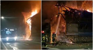 Incendiu de proporții pe DN 1E, spre Poiana Braşov. O casă a fost mistuită de flăcări chiar la marginea şoselei