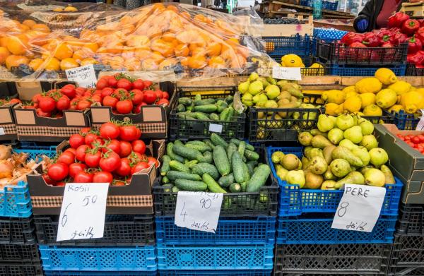 Inflaţia uriaşă din Turcia se resimte şi în portofelele românilor. Cu cât ajung să fie vândute fructele şi legumele turceşti în pieţele din România