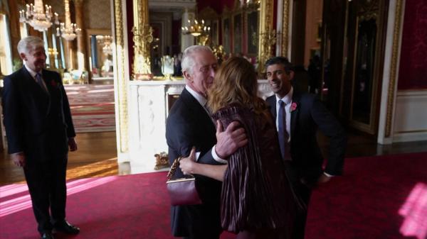Stella McCartney, copleşită de emoţii la recepţia de la Palatul Buckingham, organizată de Regele Charles. Imaginile au devenit virale