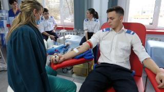 Peste 40 de elevi din Alba Iulia donează sânge pentru a sprijini Centrul de Transfuzie Sanguină: "Cred că este un lucru foarte bun"