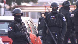 Filmul exerciţiului antiterorist din România. Sute de poliţişti şi luptători Antitero au simulat atacarea unui mall de către terorişti