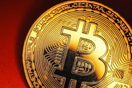 Bitcoin a ajuns la un nivel minim pentru ultimii doi ani. Pierderi de peste 250 de miliarde de dolari la nivel global
