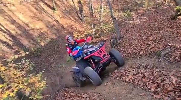 Strivit de propriul ATV, într-o pădure din Caraș-Severin. Ultimele clipe din viața tânărului au fost filmate