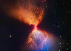 Imagini cu "clepsidra" care înconjoară o stea formată în urmă 100.000 de ani, dezvăluite de telescopul James Webb