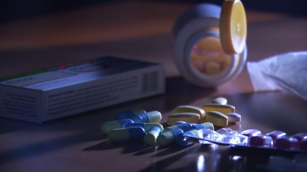 Românii se îndoapă cu antibiotice și habar nu au la ce riscuri se expun. Consecinţele pot fi dezastruoase