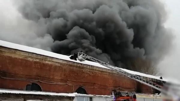 Incendiu puternic la un depozit de flori din Moscova. Șase persoane au murit