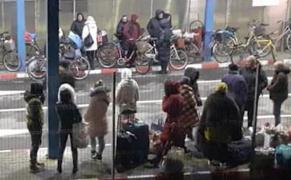 Zeci de oameni înghețați de frig, blocați în vama din Sighetu Marmației, după pana de curent de la frontiera cu Ucraina