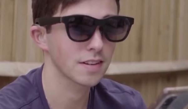 Ochelarii inteligenţi care subtitrează lumea pentru persoanele cu deficienţe de auz. Cum funcţionează noua tehnologie