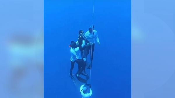 Misiune de salvare la 125 metri sub nivelul mării. Un scafandru a fost la un pas de înec după ce a leşinat. Încerca să doboare un record mondial