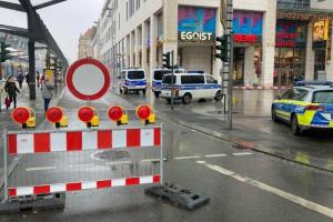 Luare de ostatici într-un centru comercial din Dresda. Un bărbat ar fi ucis o femeie şi ar fi deschis focul în sediul unui post de radio