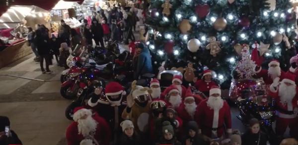 În Târgu Mureş, Moş Crăciun a schimbat sania cu motocicleta. Bikerii au adunat cadouri şi le-au împărţit copiilor nevoiaşi