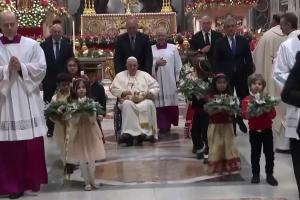 Papa Francisc, apel către credincioși de Crăciun: "Mă gândesc la copiii devorați de război, sărăcie și nedreptate"