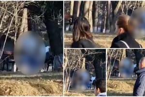 Doi tineri au întreţinut relaţii sexuale ziua în amiaza mare într-un parc din Oneşti. Nu le-a păsat nici de copii şi nici că pot fi văzuţi