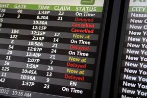 Haos pe aeroporturile din SUA, după o defecţiune apărută în sistemul informatic naţional. Peste 760 de zboruri, întârziate
