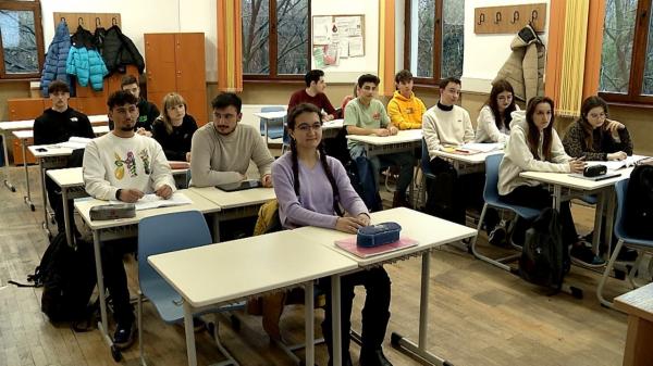 Noile schimbări din învăţământul românesc stârnesc revoltă în şcoli. Elev: "Mi se pare o reformă inutilă"