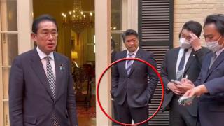 Oficial japonez, certat de mama sa după un gest neinspirat făcut într-o delegație în SUA