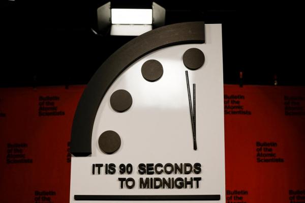 Ceasul Apocalipsei arată 90 de secunde până la sfârşitul omenirii. Cum a evoluat din 1945 şi până în prezent