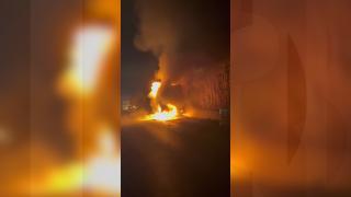 Imagini dramatice pe Centura București. O camionetă a luat foc în mers, între Tunari și Otopeni. Traficul a fost blocat total zeci de minute