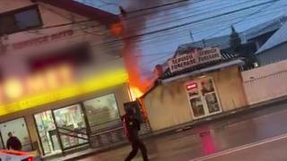 Un focşănean a intrat cu toporul într-un magazin şi a atacat clienţii cu spray lacrimogen. A fugit apoi acasă, a spart ţeava de gaze şi a încercat să dea foc