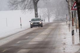 Ce riscă șoferii care circulă cu anvelope de vară iarna, în cazul unui accident auto
